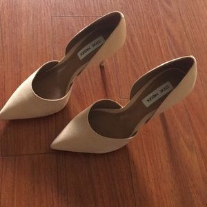Nude pumps, never worn!!